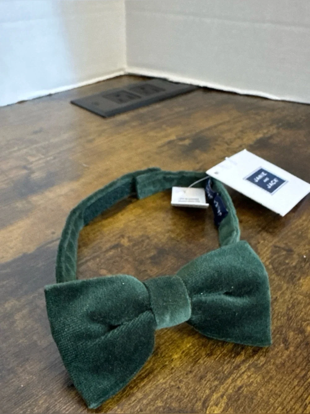 NWT Janie and Jack SPECIAL OCCASION Green Velour Bow Tie Size 0 to 24